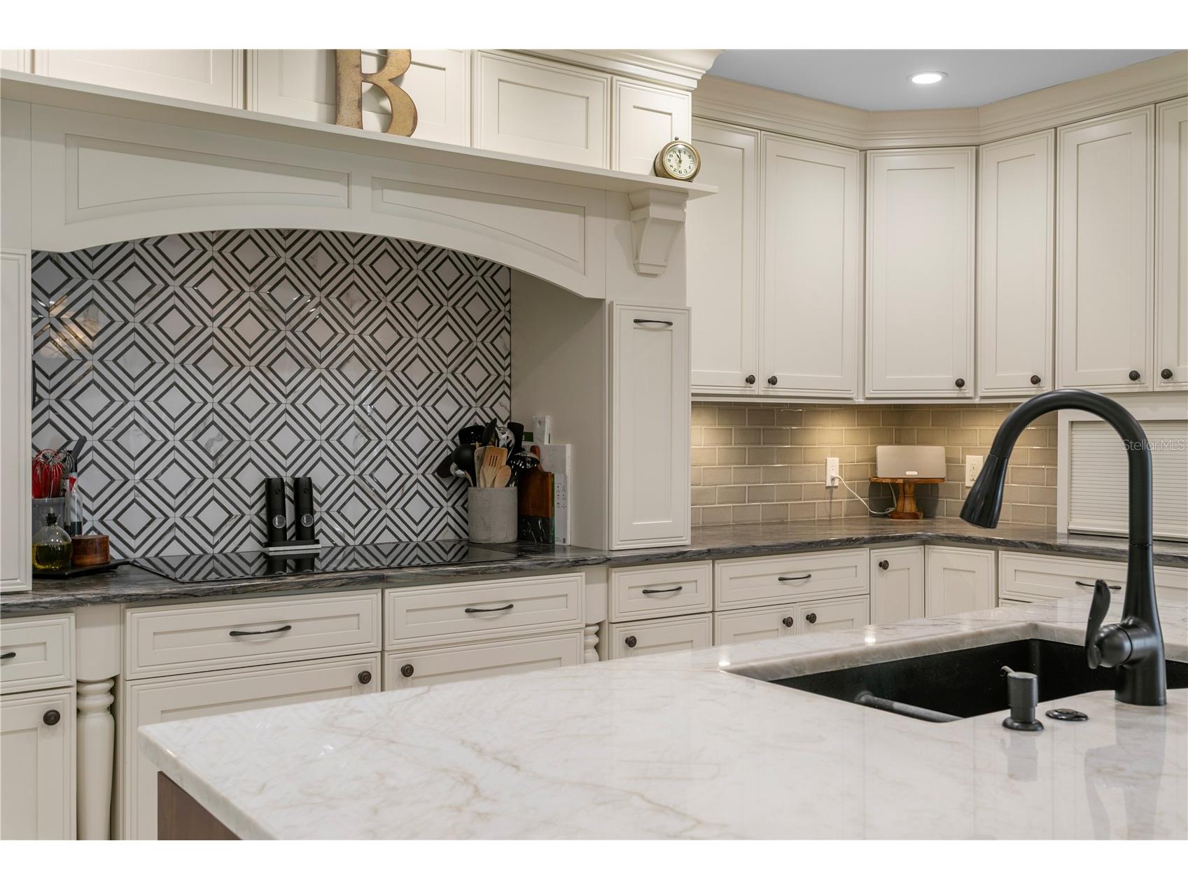 1237 Brightwaters Boulevard NE Saint Petersburg FL 33704 - TAMPA BAY TB8474777 image32