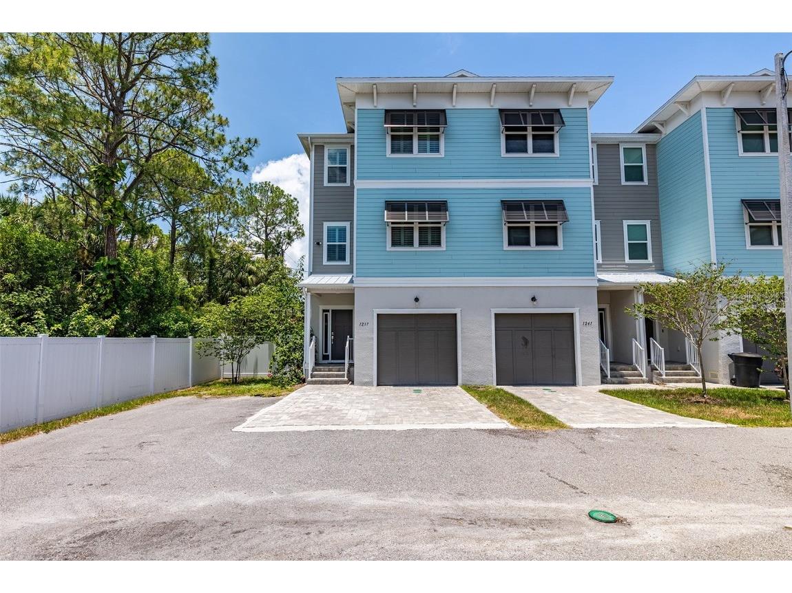 1237 Savona Drive NE Saint Petersburg FL 33702 T3479178 image1