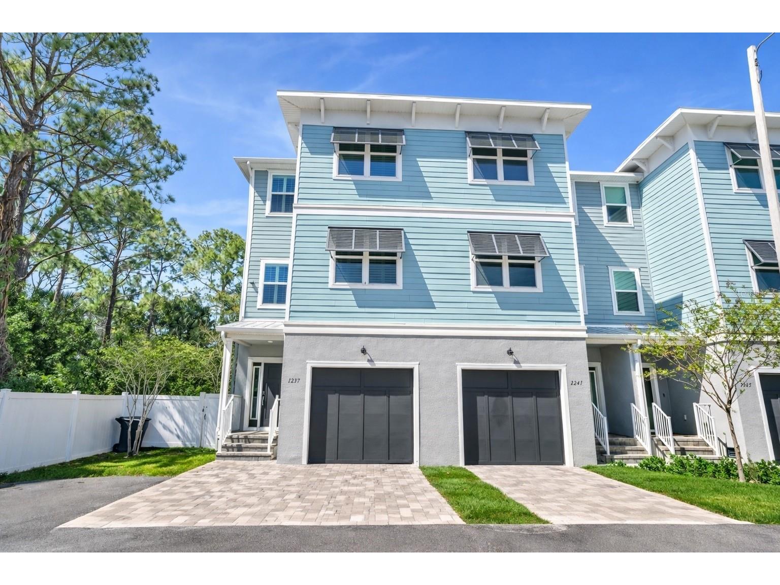 1237 Savona Drive NE Saint Petersburg FL 33702 TB8486823 image1