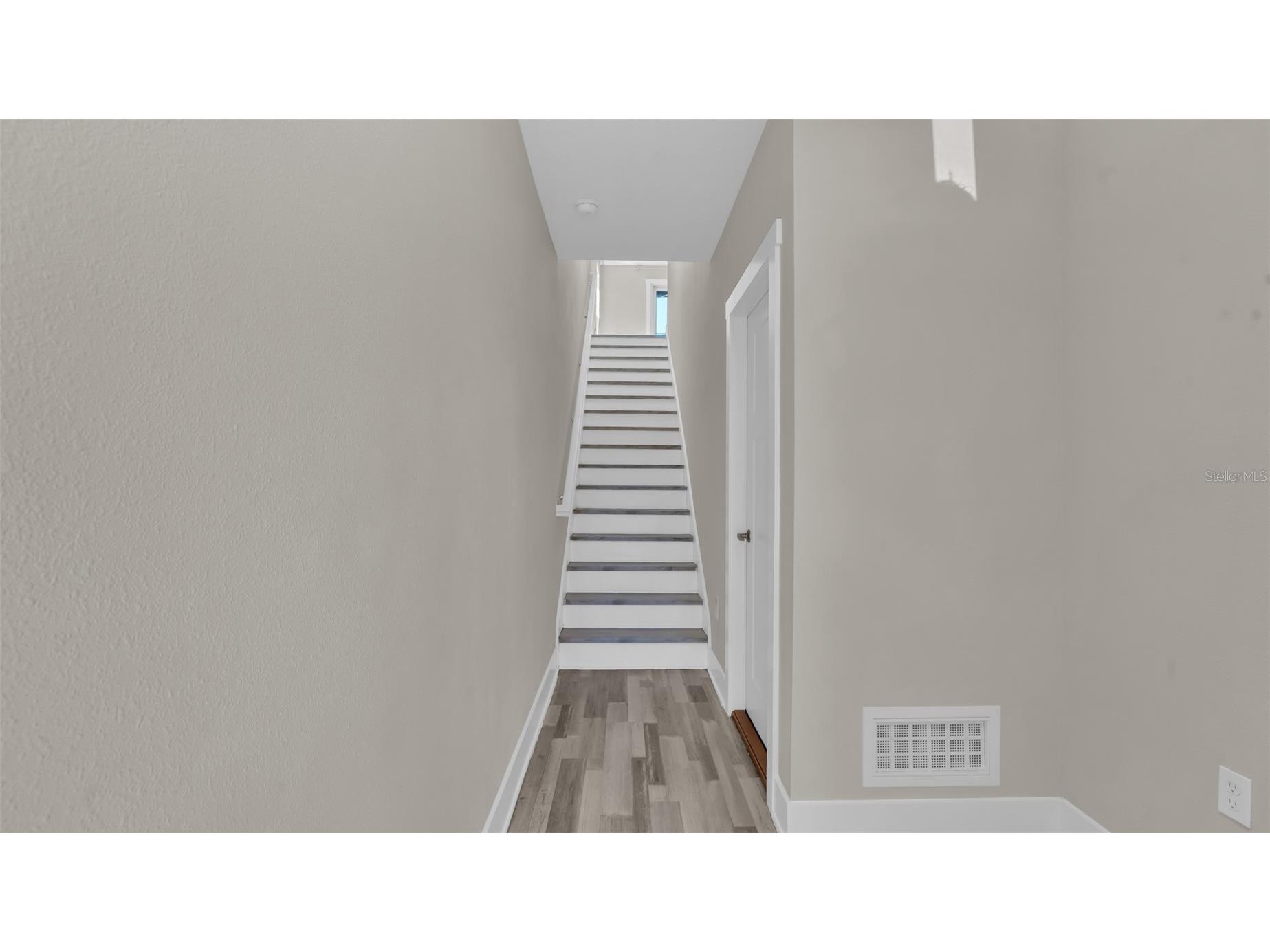 1237 Savona Drive NE Saint Petersburg FL 33702 TB8486823 image3