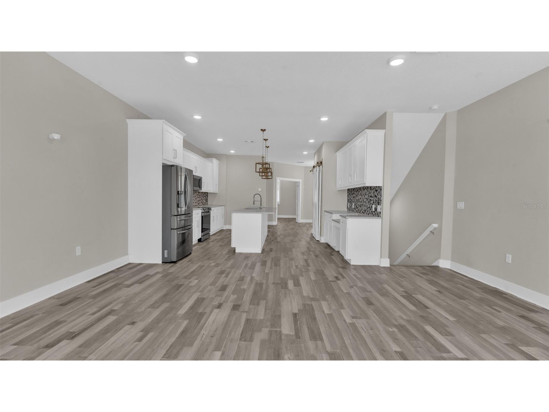 1237 Savona Drive NE Saint Petersburg FL 33702 TB8486823 image5