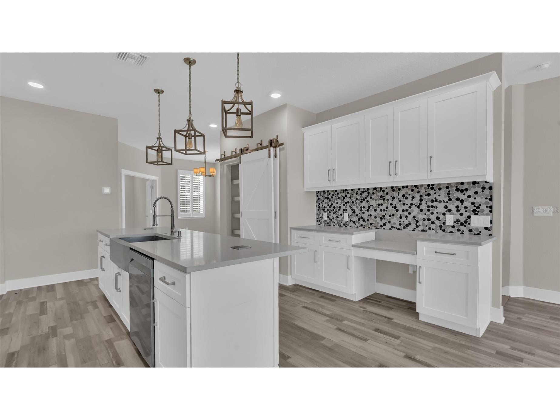 1237 Savona Drive NE Saint Petersburg FL 33702 TB8486823 image8