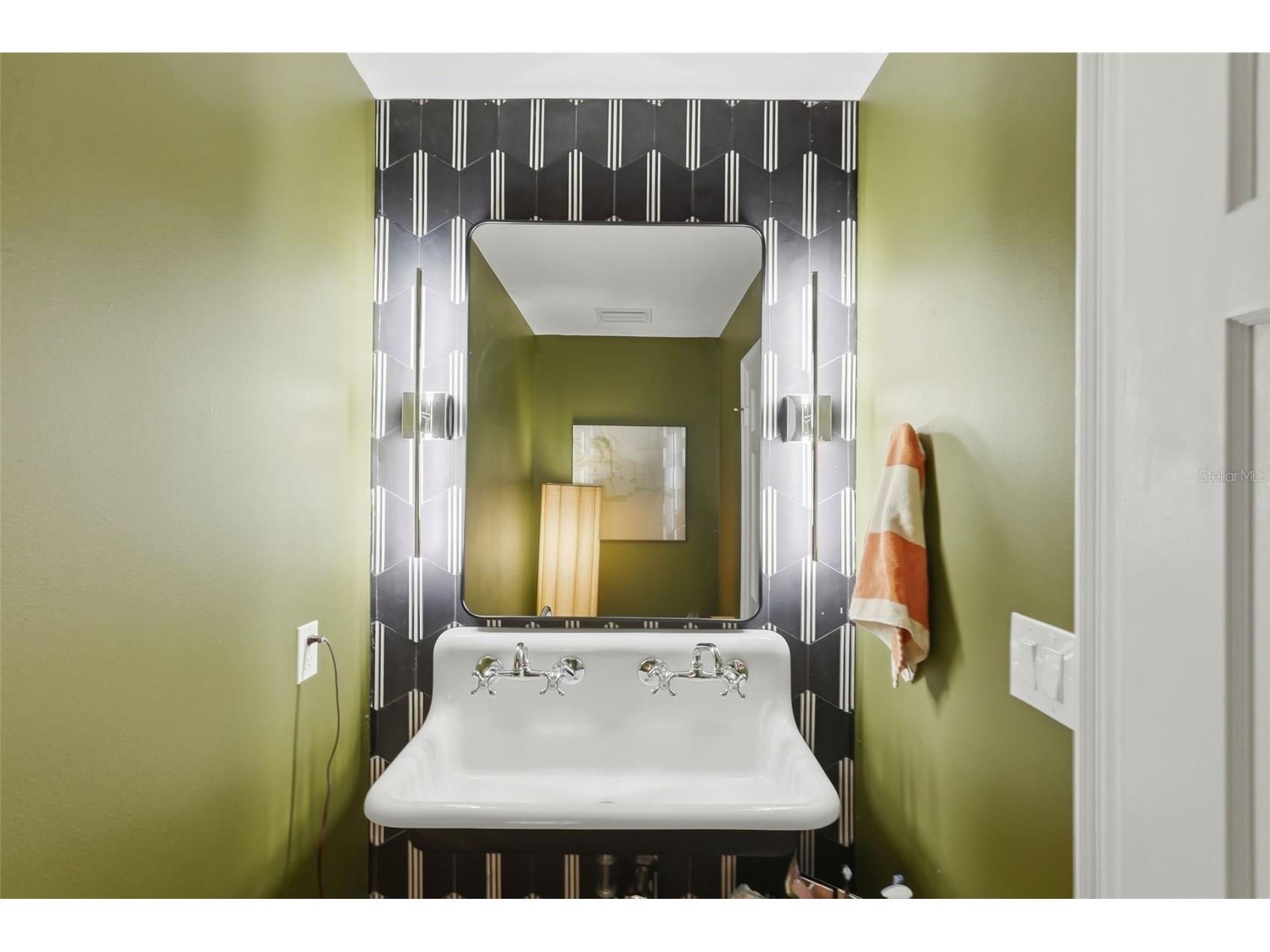 1239 43rd Avenue N Saint Petersburg FL 33703 TB8490350 image21