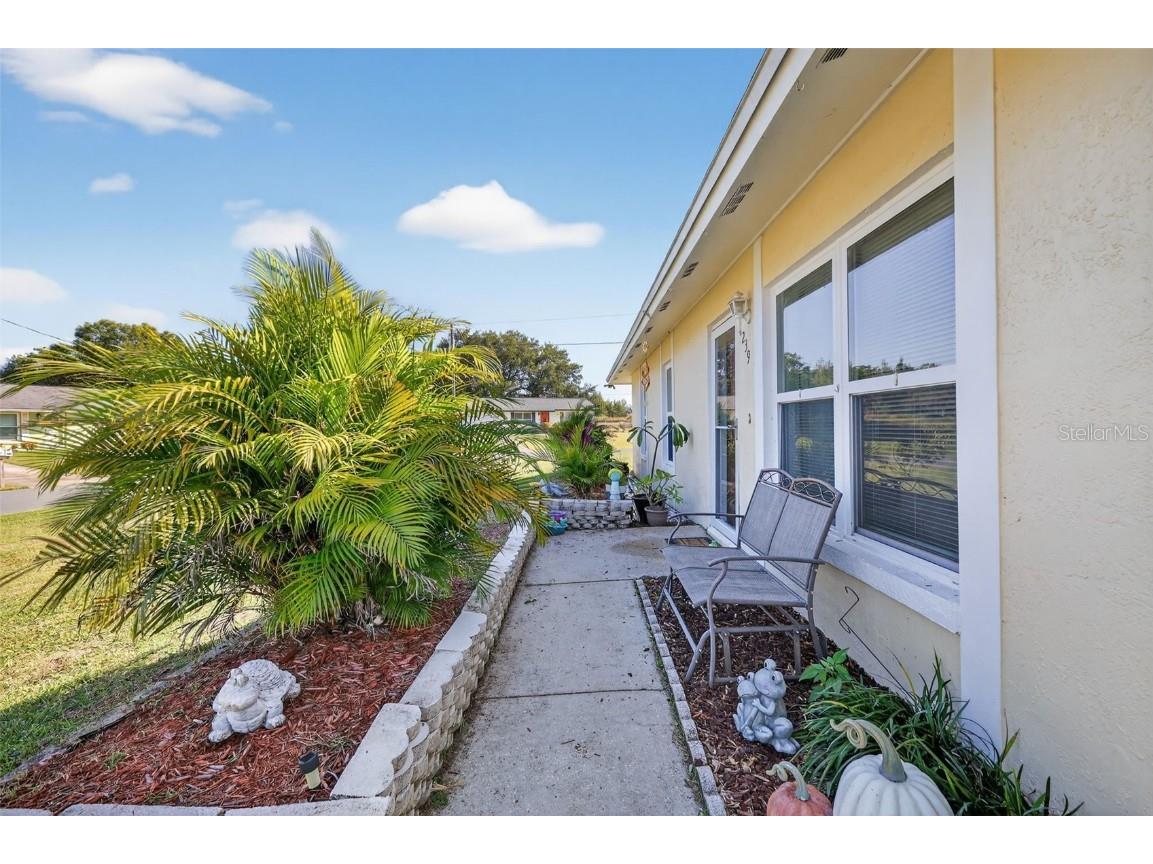 1239 Padgett Circle Lady Lake FL 32159 G5104155 image3