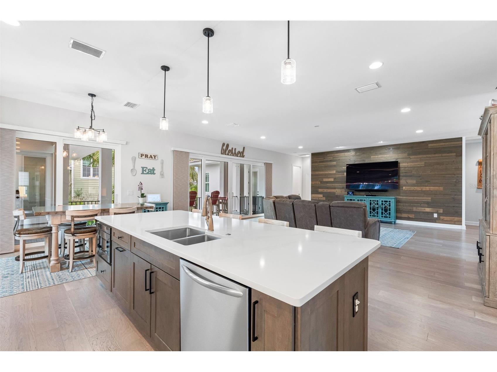 124 Forest Hills Drive Redington Shores FL 33708 TB8487942 image5