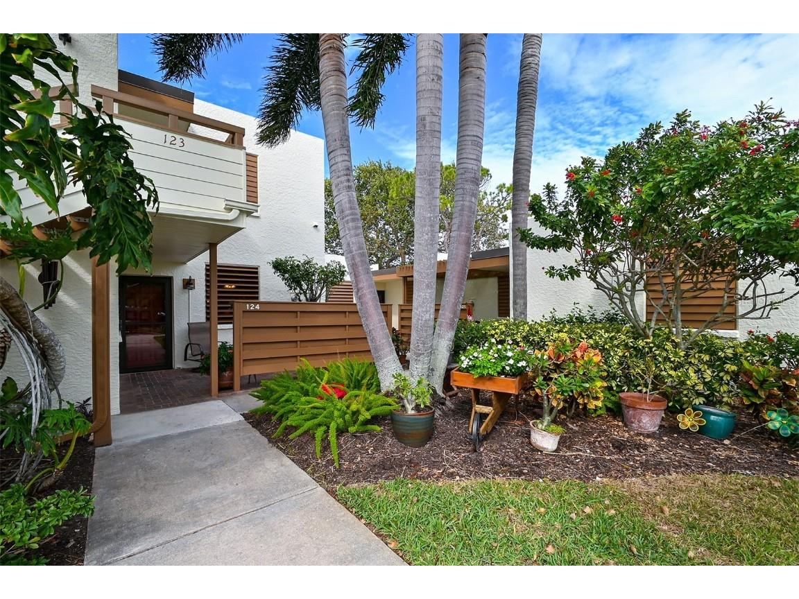 124 Tidewater Drive Bradenton FL 34210 A4592587 image1