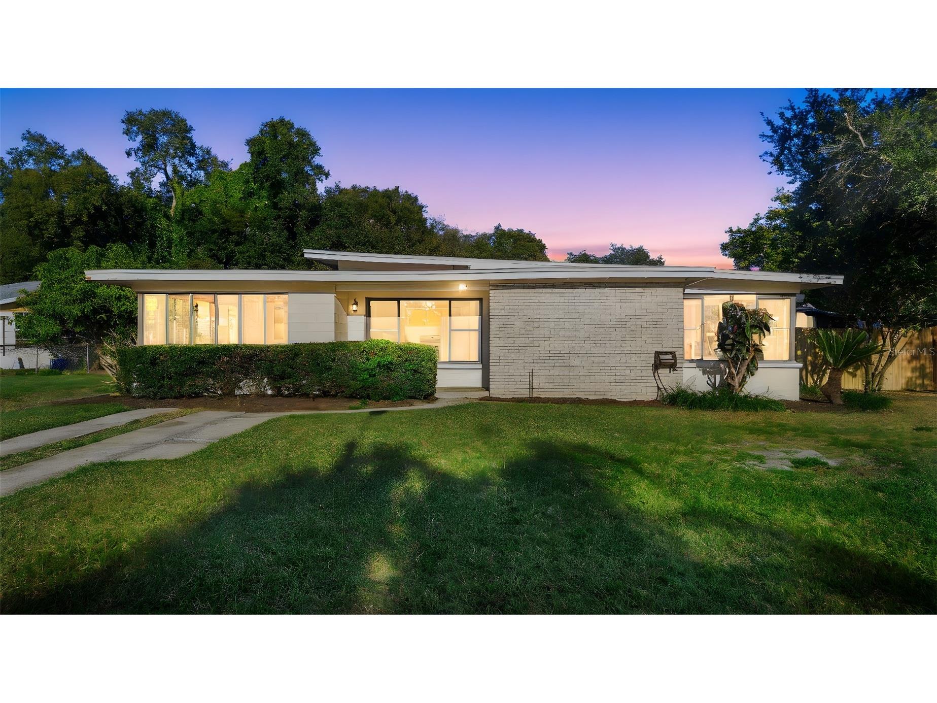 124 W Woodland Drive Sanford FL 32773 V4946424 image1