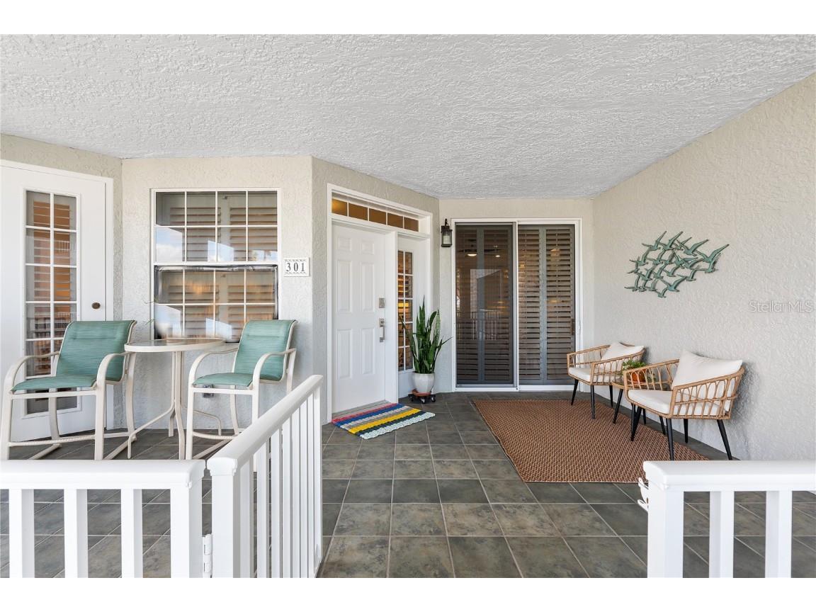 1240 Dolphin Bay Way #301 Sarasota FL 34242 A4627485 image1
