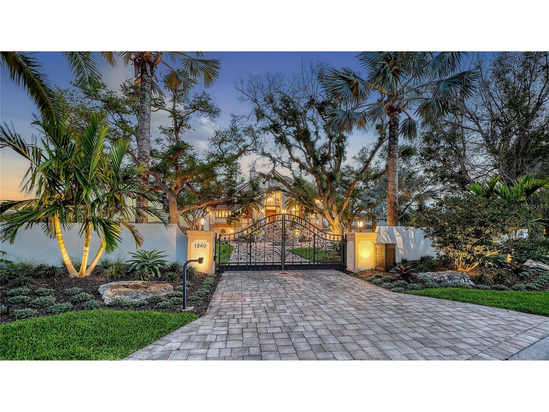 1240 Hillview Drive Sarasota FL 34239 A4688990 image1