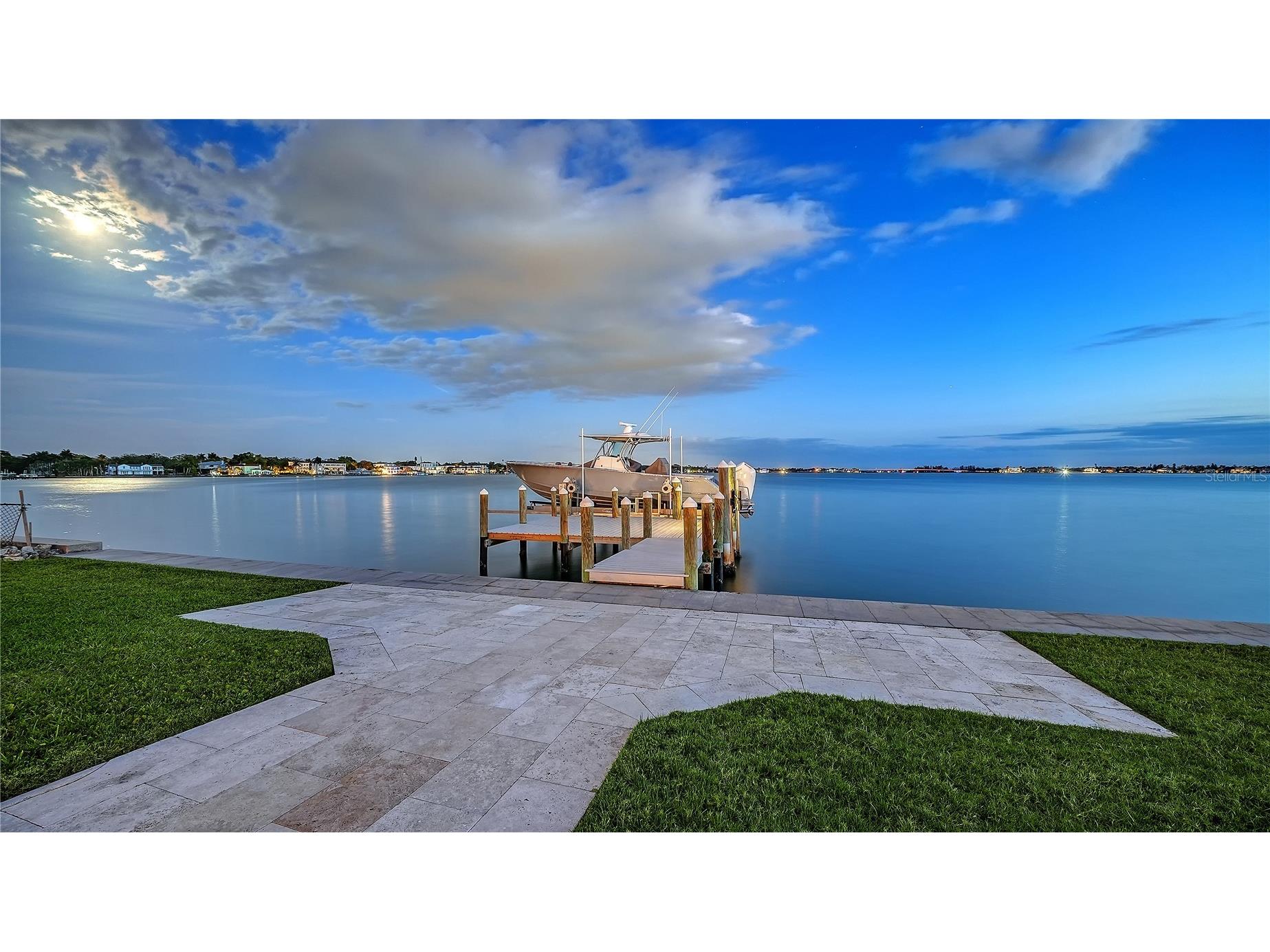 1240 Hillview Drive Sarasota FL 34239 A4688990 image4