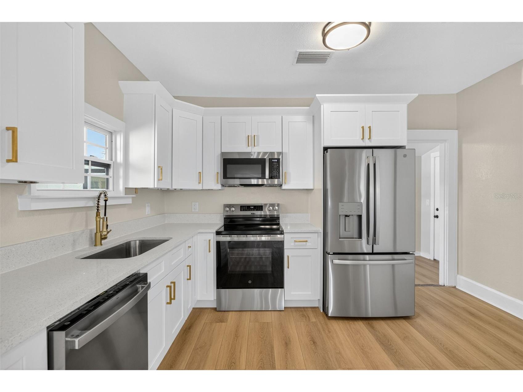 1240 James Avenue S Saint Petersburg FL 33705 TB8414281 image12