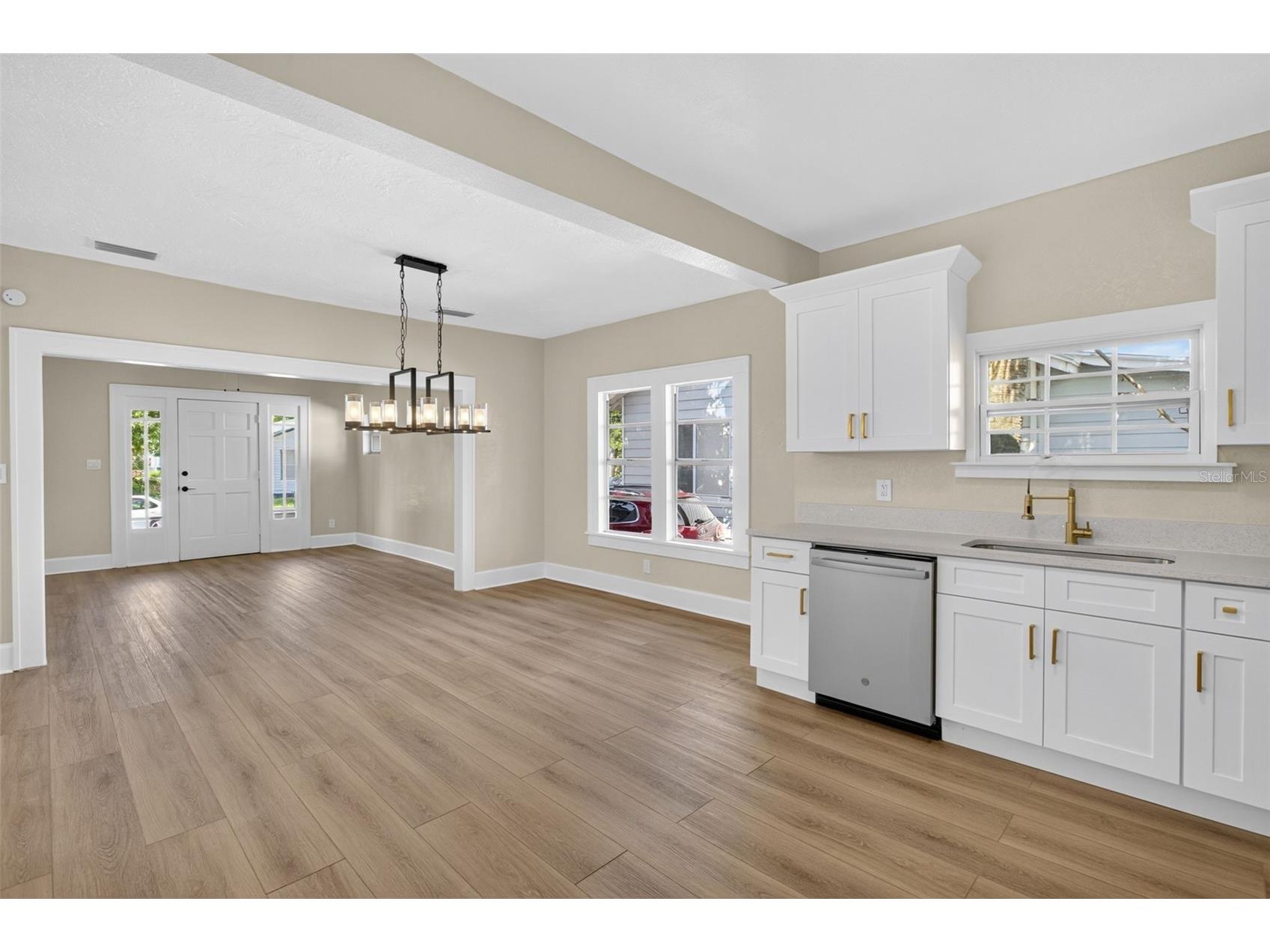 1240 James Avenue S Saint Petersburg FL 33705 TB8414281 image13