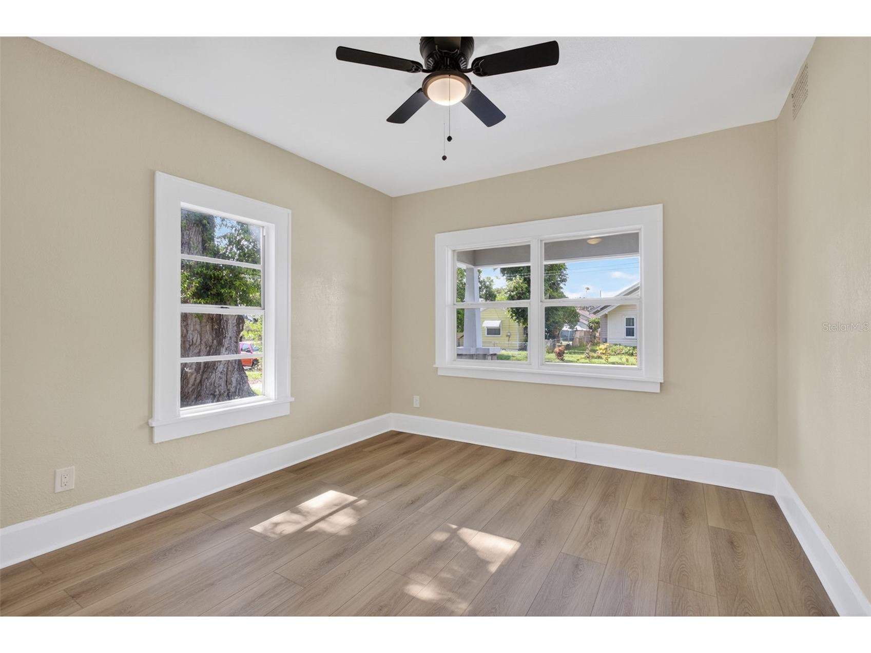 1240 James Avenue S Saint Petersburg FL 33705 TB8414281 image18