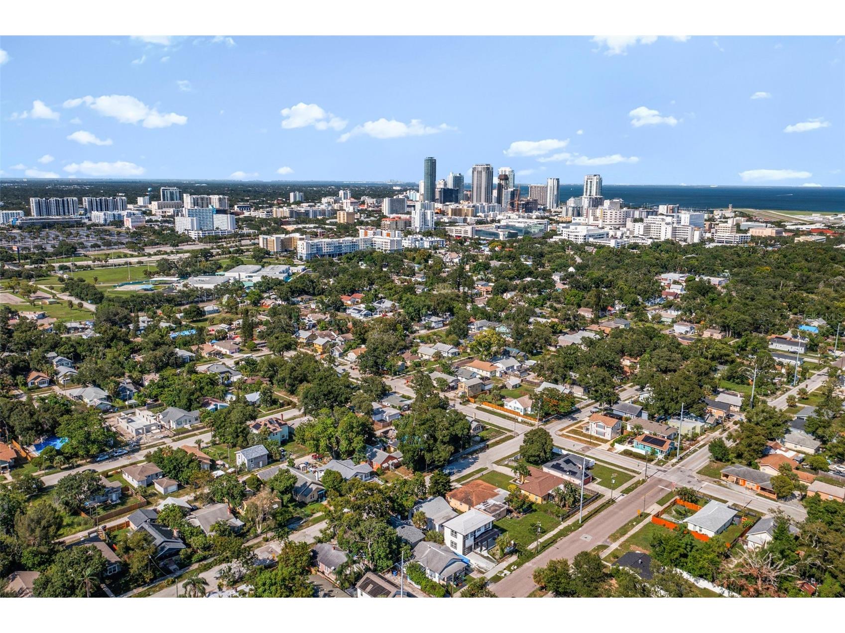 1240 James Avenue S Saint Petersburg FL 33705 TB8414281 image2