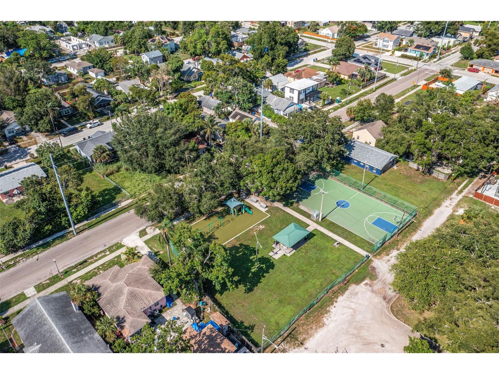 1240 James Avenue S Saint Petersburg FL 33705 TB8414281 image3