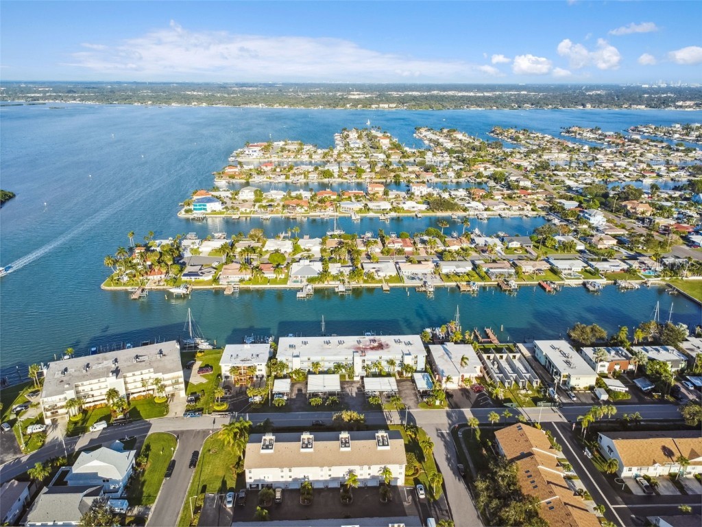 12405 3rd Street E #105 Treasure Island FL 33706 - BOCA CIEGA BAY U8183513 image1