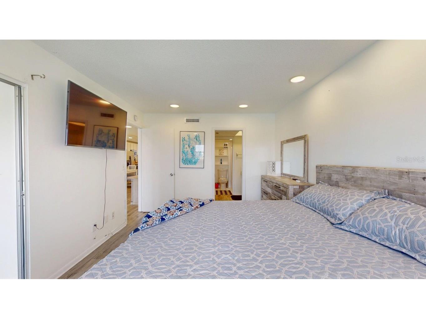 12405 3rd Street E #306 Treasure Island FL 33706 TB8372138 image44