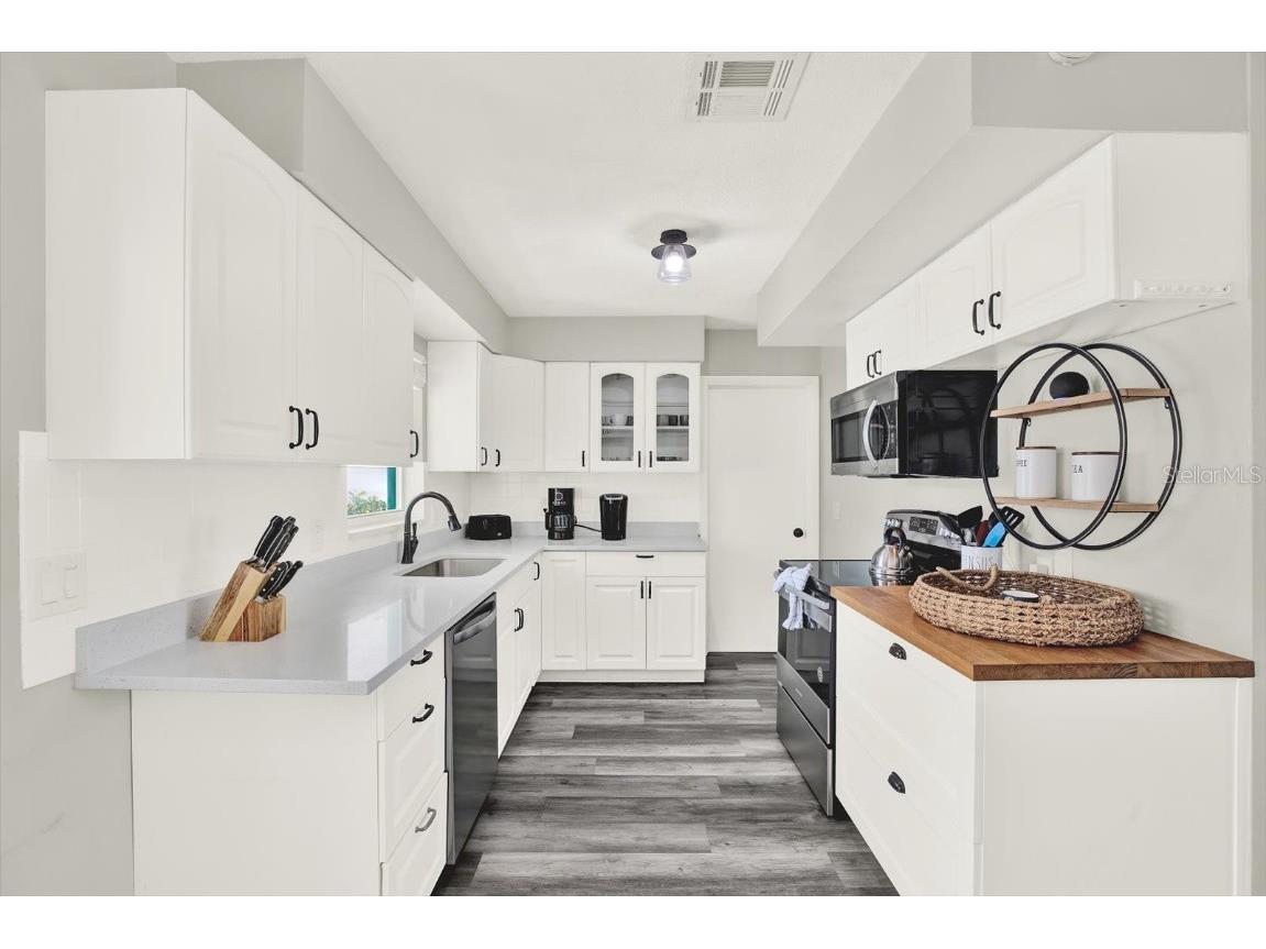 1241 12th Court SW Largo FL 33770 TB8451545 image2