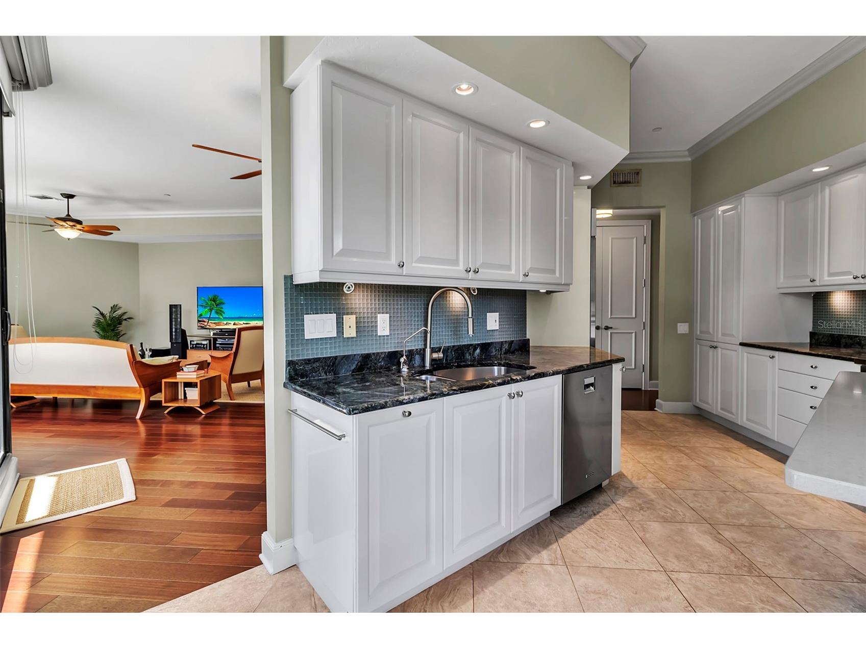 1241 Gulf Of Mexico Drive #109 Longboat Key FL 34228 - GULF OF MEXICO A4667851 image11