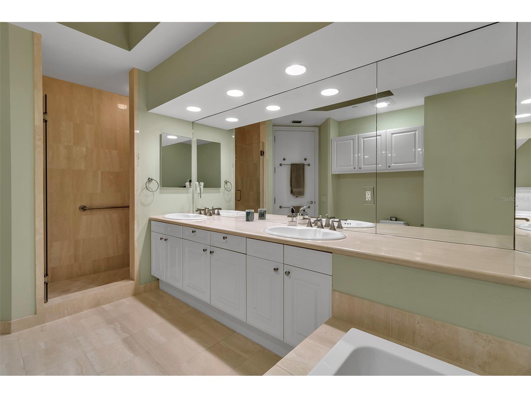 1241 Gulf Of Mexico Drive #109 Longboat Key FL 34228 - GULF OF MEXICO A4667851 image18