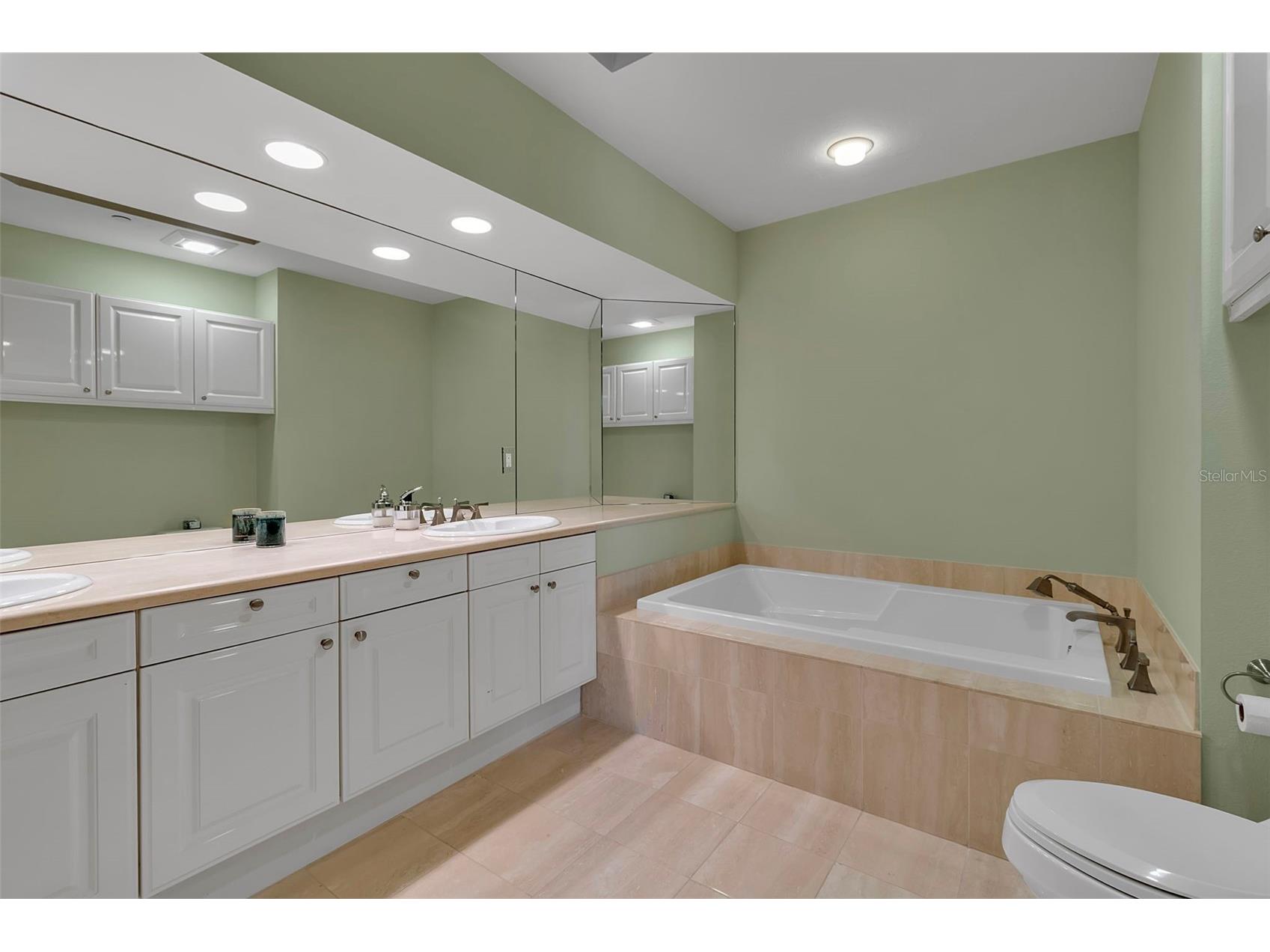 1241 Gulf Of Mexico Drive #109 Longboat Key FL 34228 - GULF OF MEXICO A4667851 image19