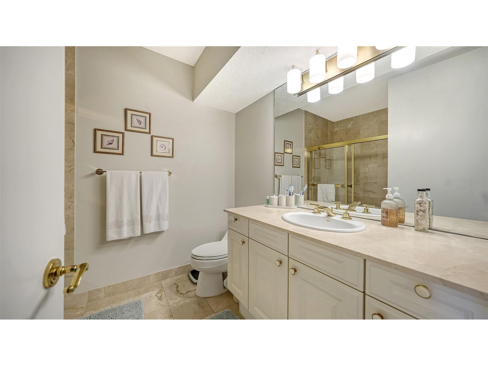 1241 Gulf Of Mexico Drive #111 Longboat Key FL 34228 - GULF OF MEXICO A4684166 image18