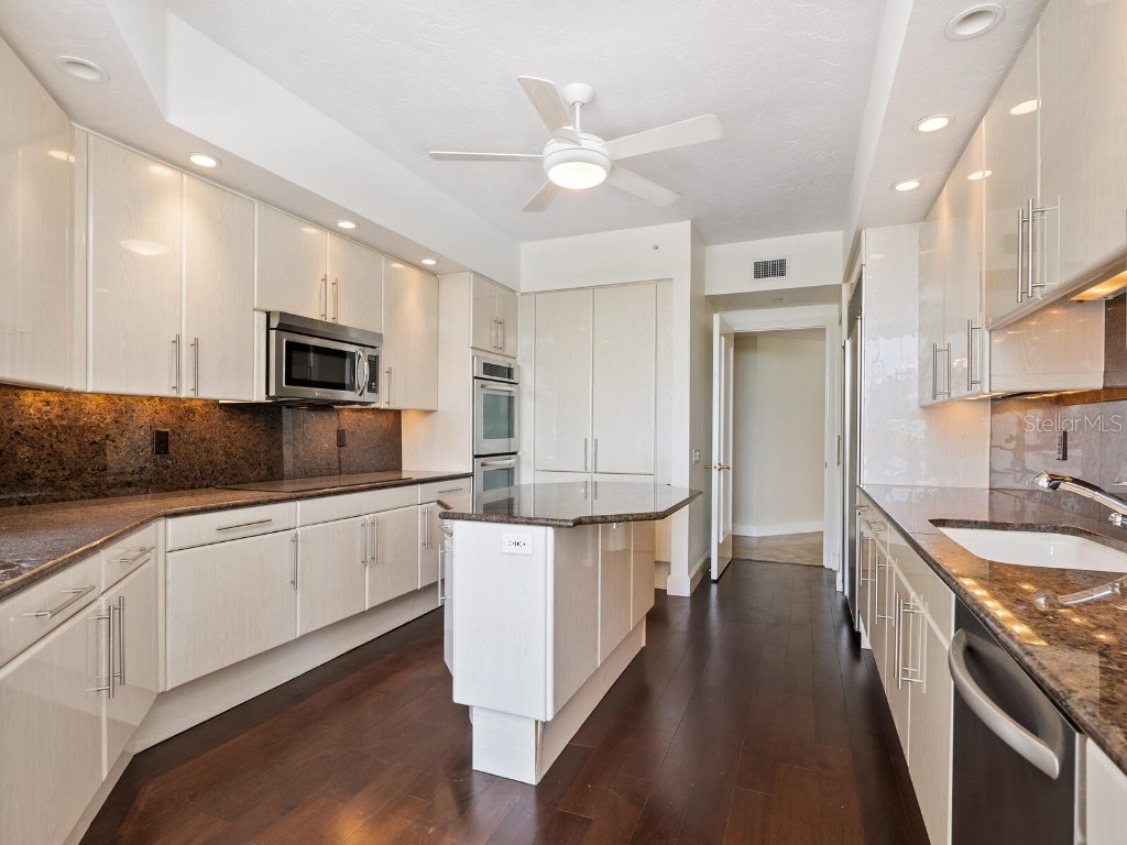 1241 Gulf Of Mexico Drive #203 Longboat Key FL 34228 - GULF OF MEXICO A4668344 image11