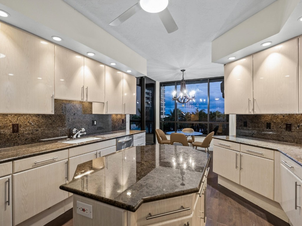 1241 Gulf Of Mexico Drive #203 Longboat Key FL 34228 - GULF OF MEXICO A4668344 image28