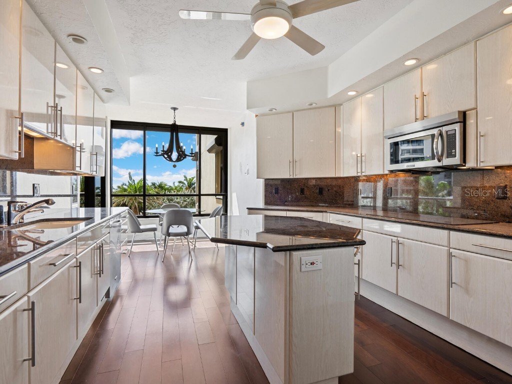 1241 Gulf Of Mexico Drive #203 Longboat Key FL 34228 - GULF OF MEXICO A4668344 image8