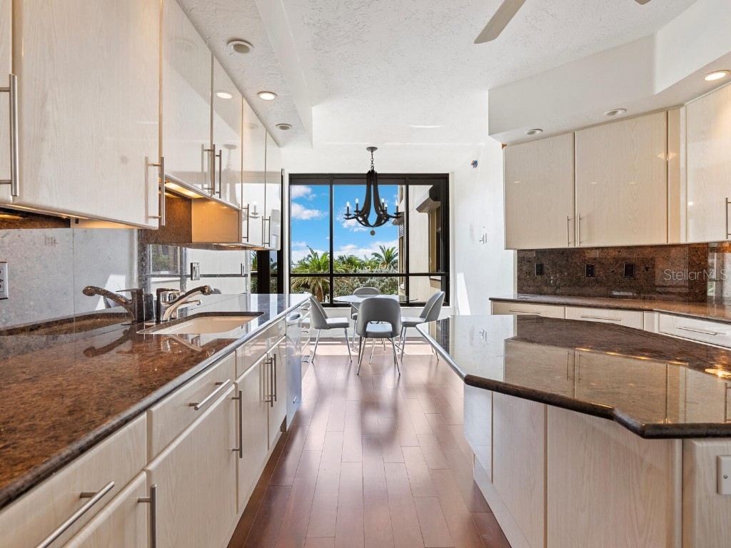 1241 Gulf Of Mexico Drive #203 Longboat Key FL 34228 - GULF OF MEXICO A4668344 image9