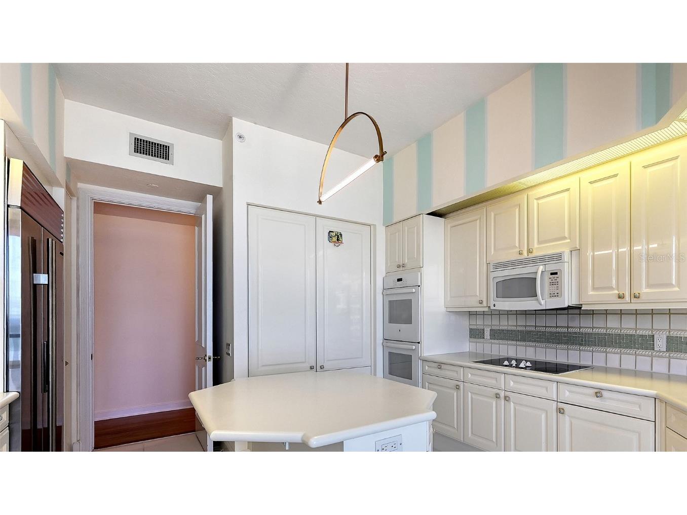 1241 Gulf Of Mexico Drive #804 Longboat Key FL 34228 - GULF OF MEXICO A4669837 image21