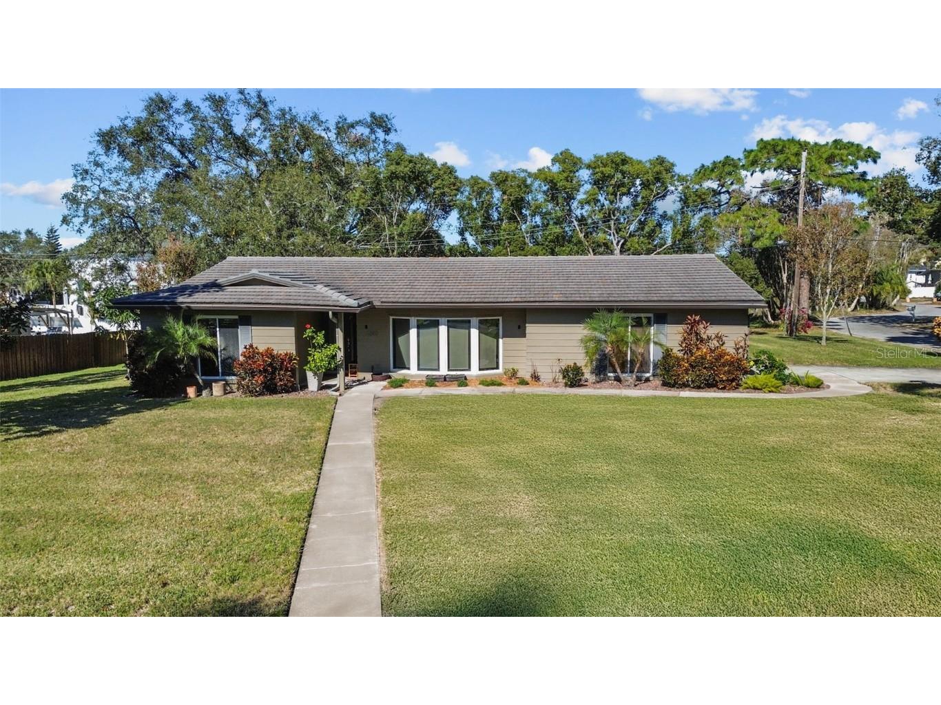 1242 Holiday Drive Tarpon Springs FL 34689 TB8329014 image1