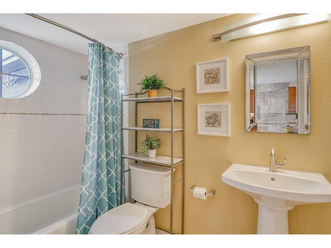 1243 Siesta Bayside Drive #D Sarasota FL 34242 A4671901 image27