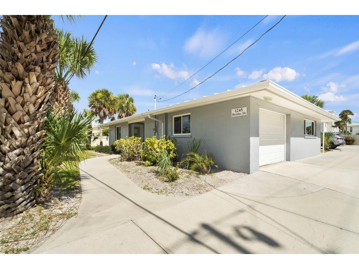 1245 Holiday Drive Englewood FL 34223 D6137490 image1