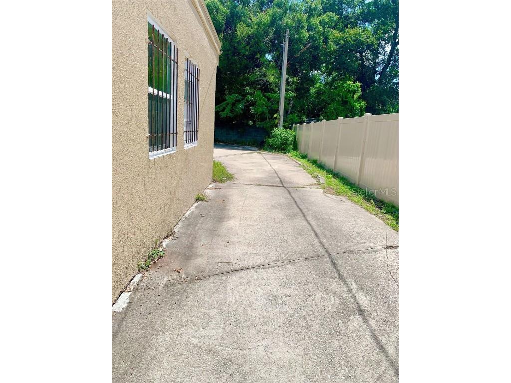 1247 N Pine Hills Road Orlando FL 32808 O6222101 image3