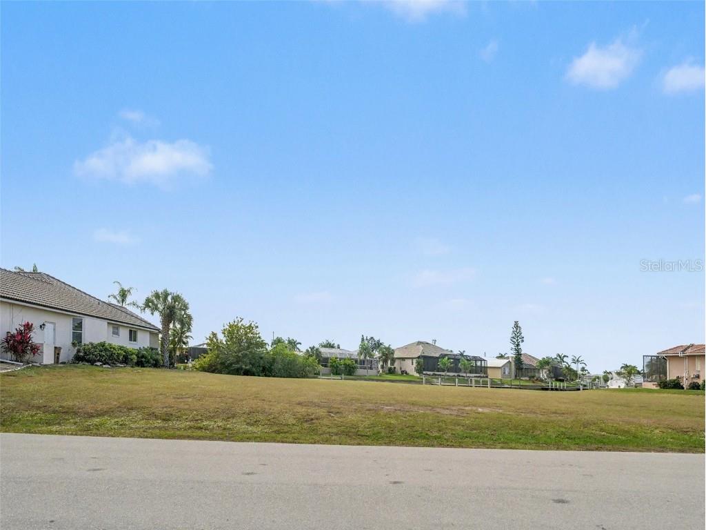 1247 Pine Siskin Drive Punta Gorda FL 33950 - ROYAL TERN CANAL C7518818 image2