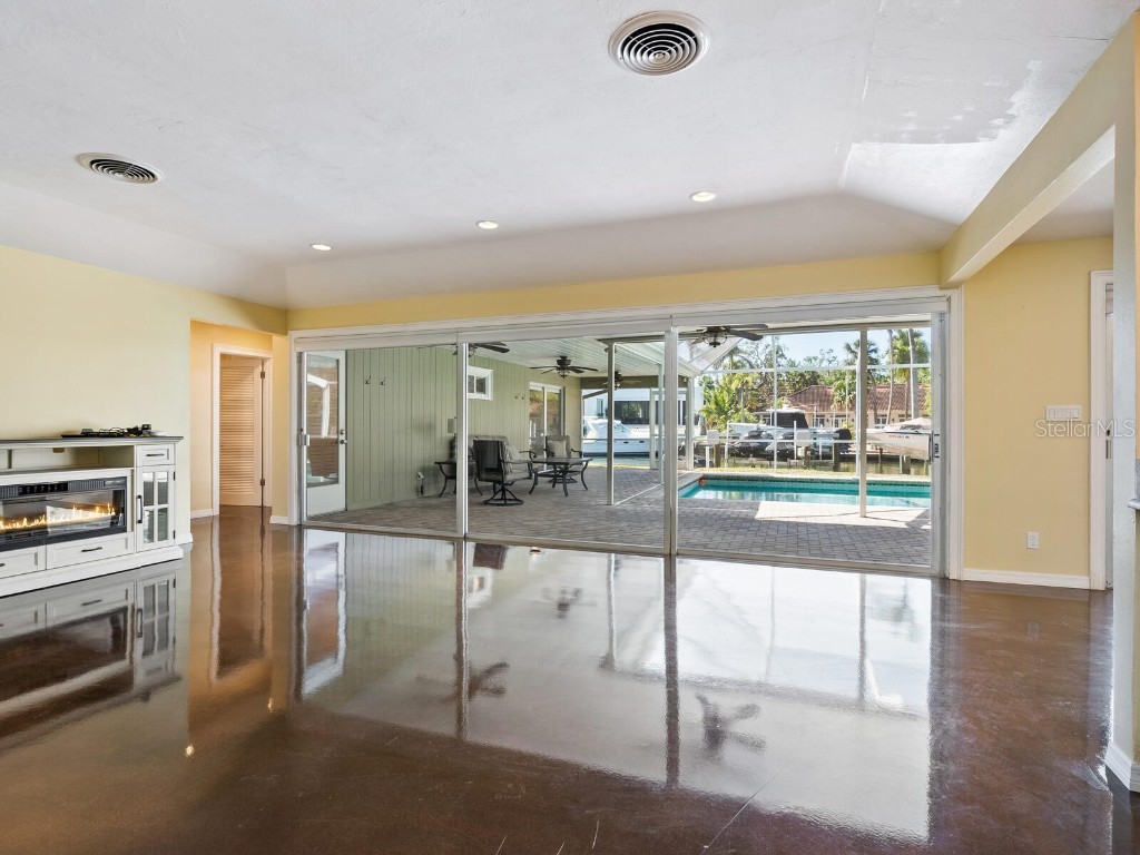 1248 Northport Drive Sarasota FL 34242 A4668459 image7