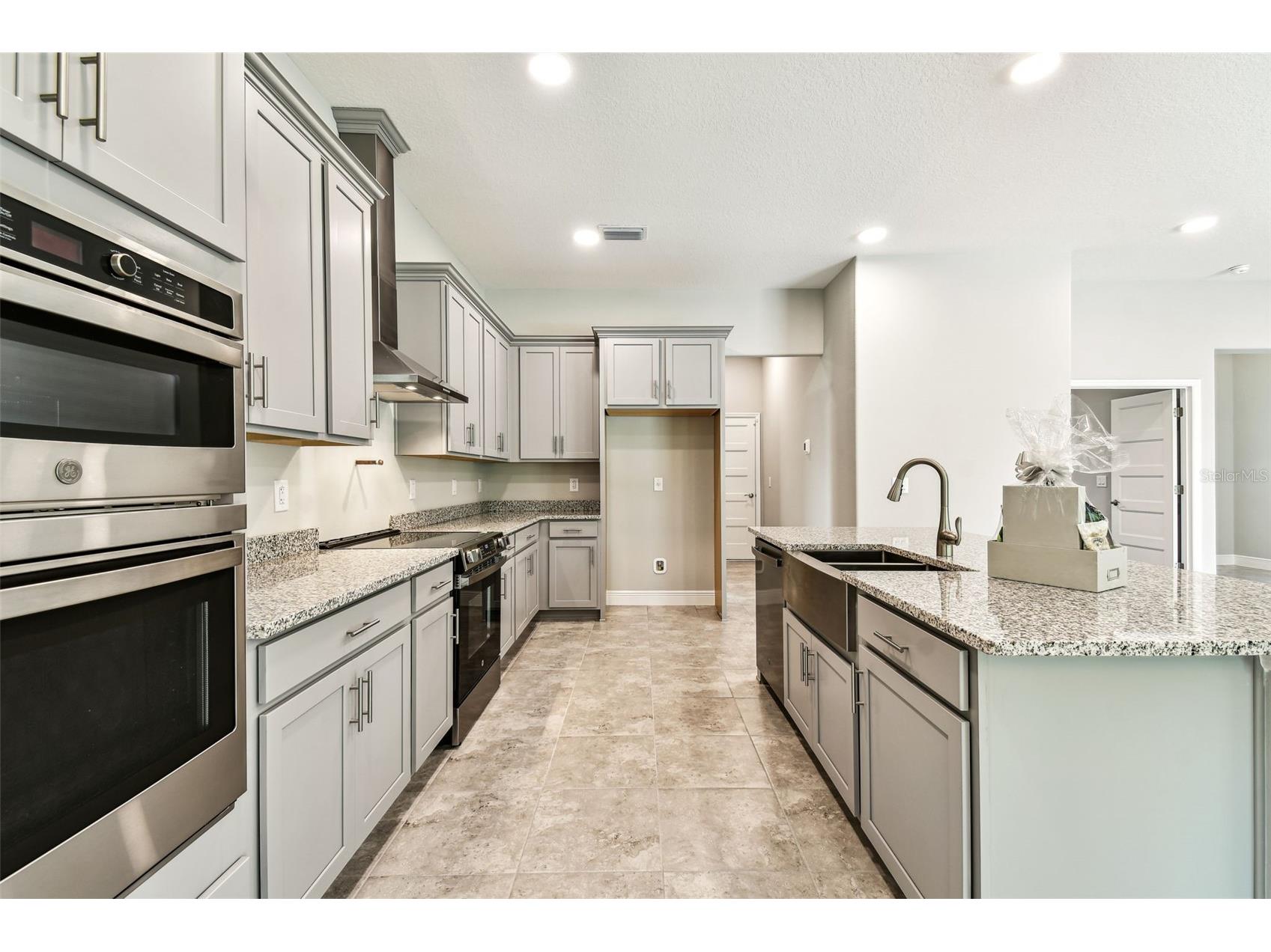 12487 Hooker Road Weeki Wachee FL 34614 W7882349 image4