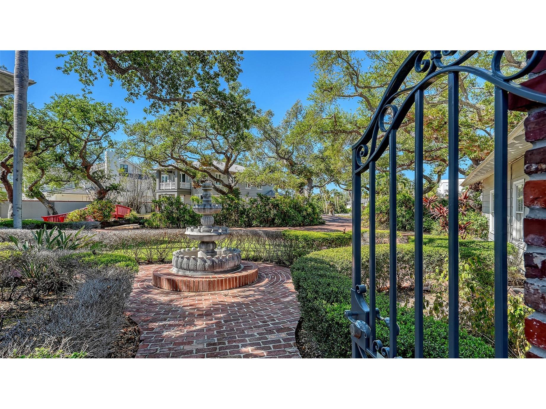 1249 S Basin Lane Sarasota FL 34242 - LITTLE SARASOTA BAY A4690355 image2