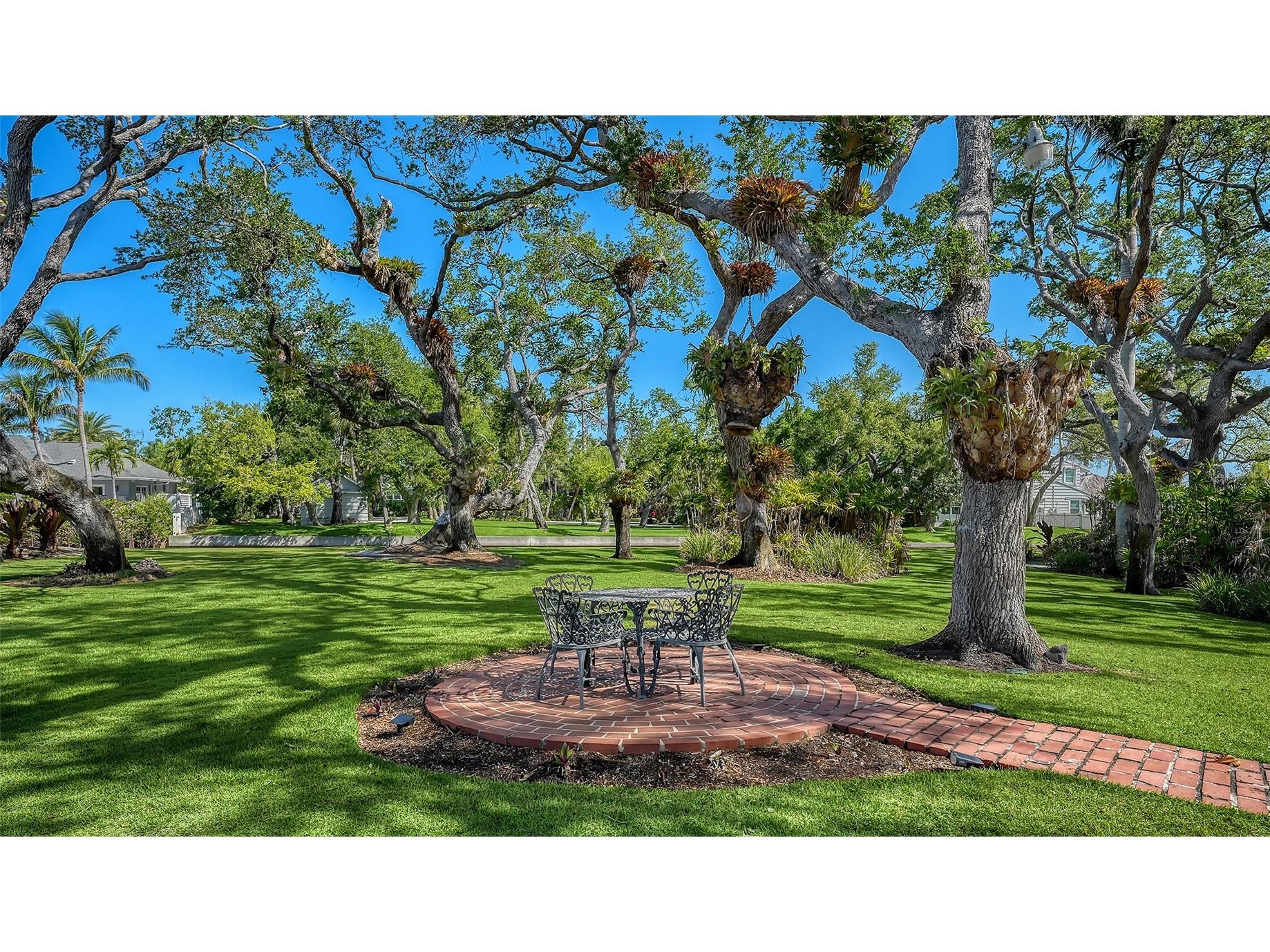1249 S Basin Lane Sarasota FL 34242 - LITTLE SARASOTA BAY A4690355 image4