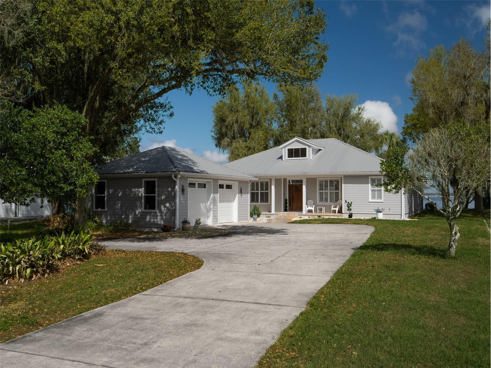 12495 SE Sunset Harbor Road Weirsdale FL 32195 - LAKE WEIR OM723211 image1