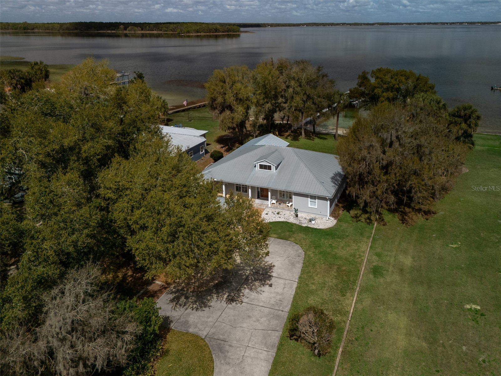 12495 SE Sunset Harbor Road Weirsdale FL 32195 - LAKE WEIR OM723211 image5