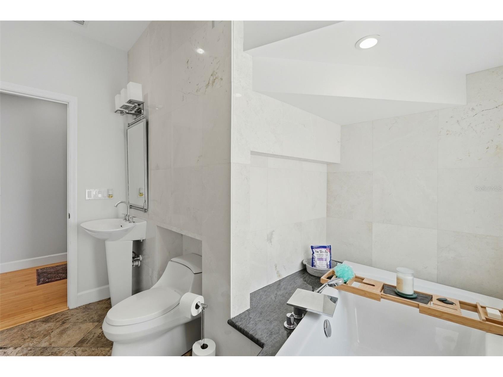 125 23rd Avenue NE Saint Petersburg FL 33704 TB8494869 image16