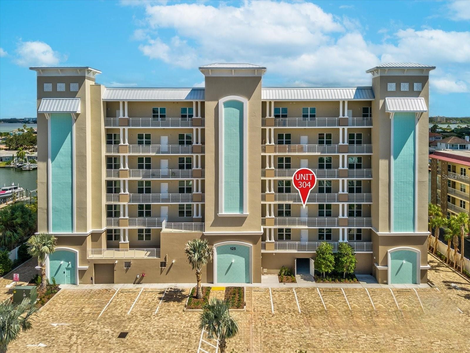 125 Island Way #304 Clearwater Beach FL 33767 TB8468545 image1