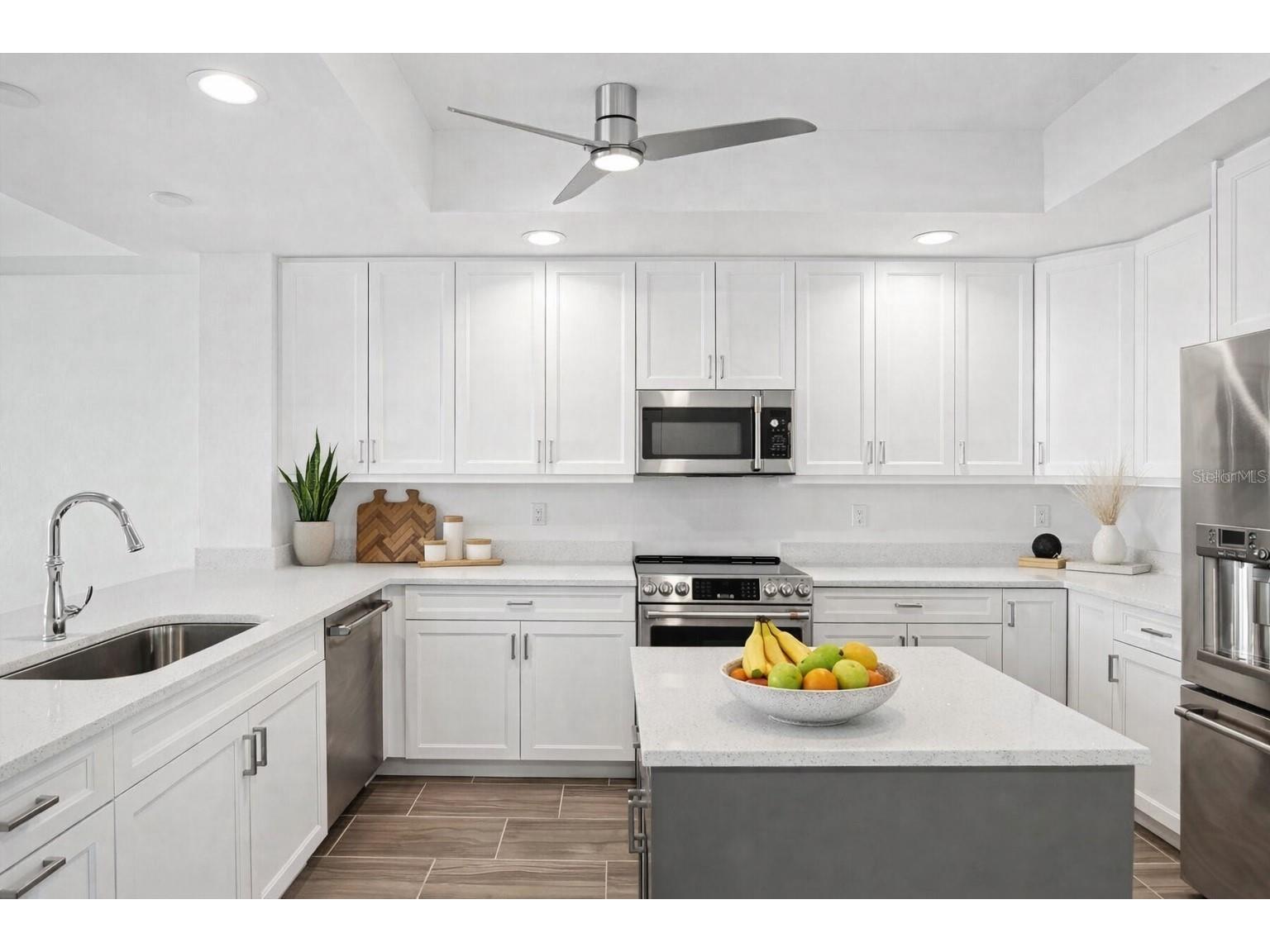 125 Island Way #304 Clearwater Beach FL 33767 TB8468545 image3