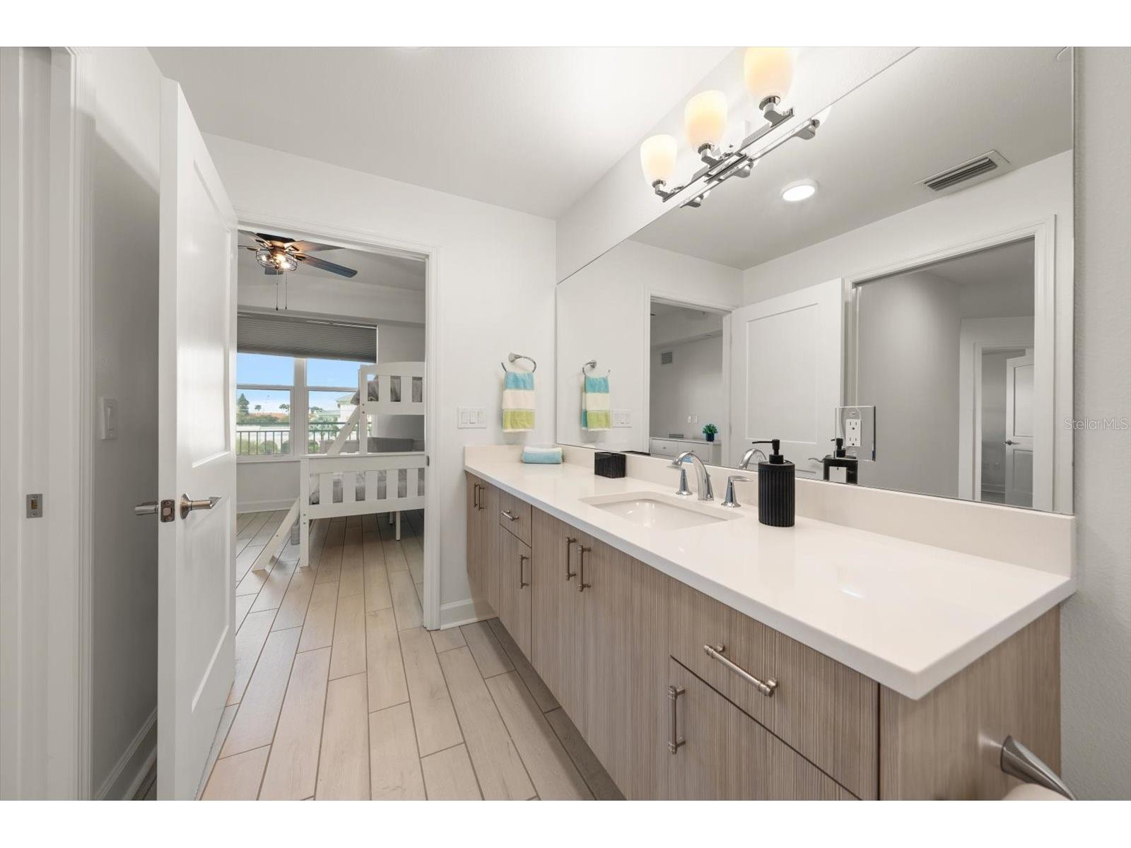 125 Island Way #402 Clearwater Beach FL 33767 TB8499145 image21