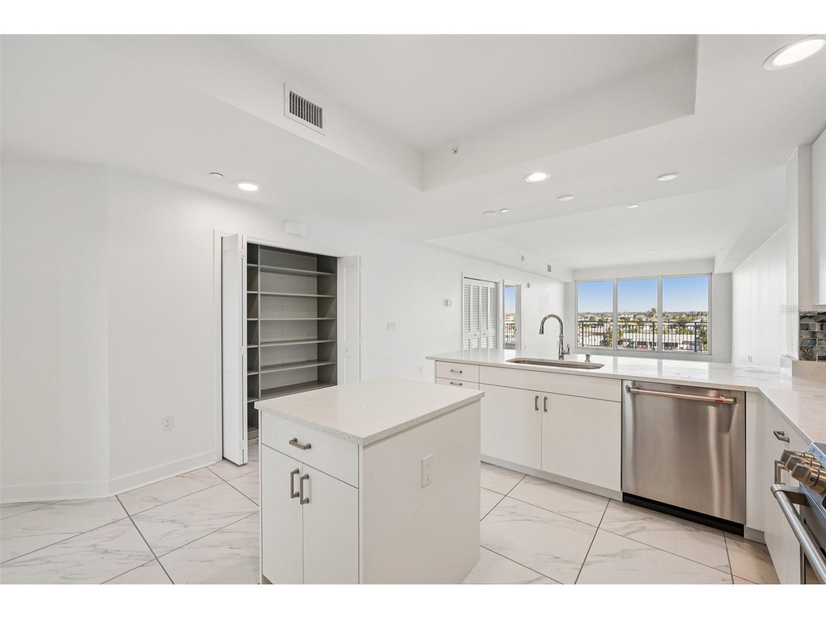 125 Island Way #404 Clearwater Beach FL 33767 - INTRACOASTAL TB8471798 image20