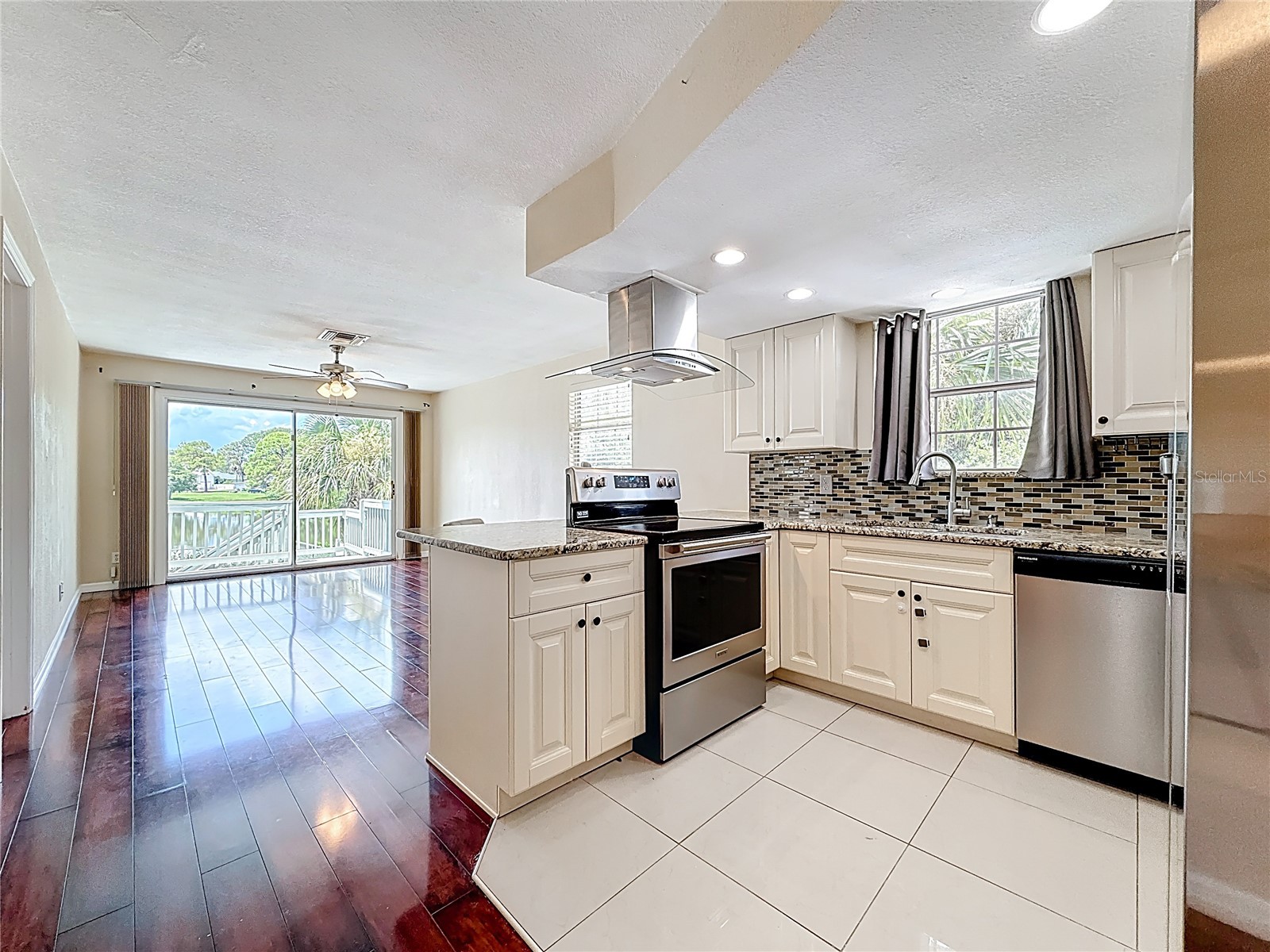 125 Mystic Lake Terrace N Saint Petersburg FL 33702 - MYSTIC LAKE TB8415438 image32