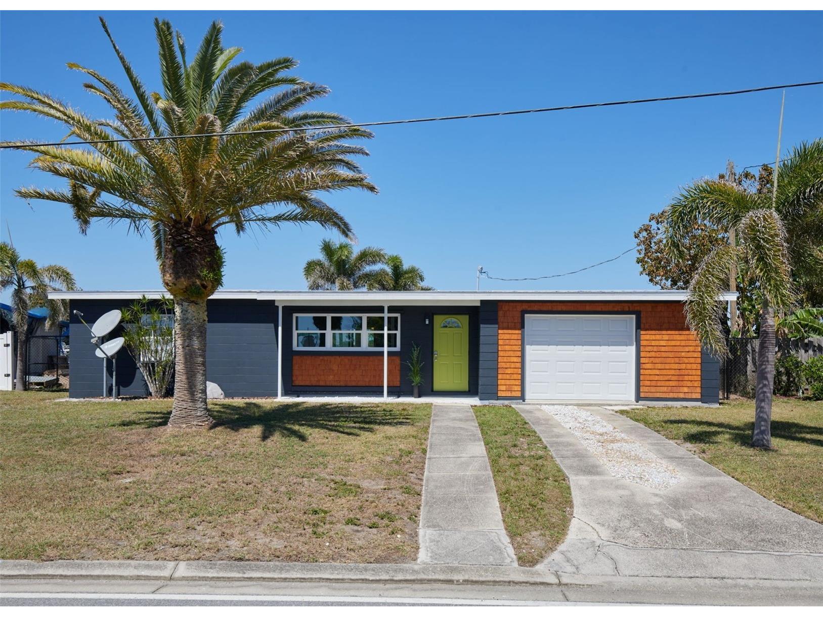 125 Palmetto Circle NE Port Charlotte FL 33952 - ELKCAM WATERWAY CANAL B7 A4670854 image1