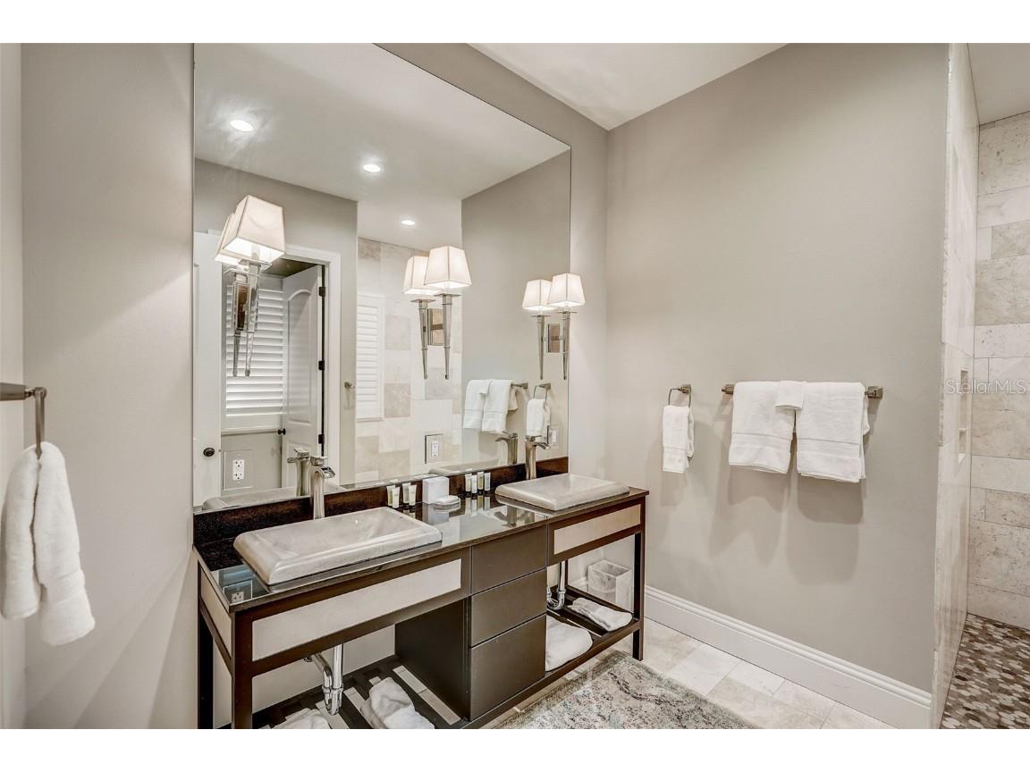 125 S Blvd Of Presidents Sarasota FL 34236 A4449134 image43